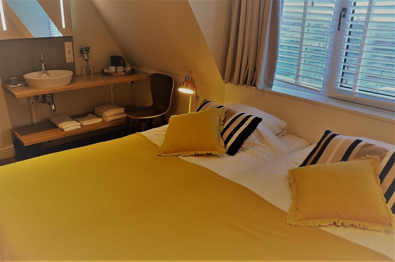 Hotel Sanders De Paauw Слёйс Экстерьер фото