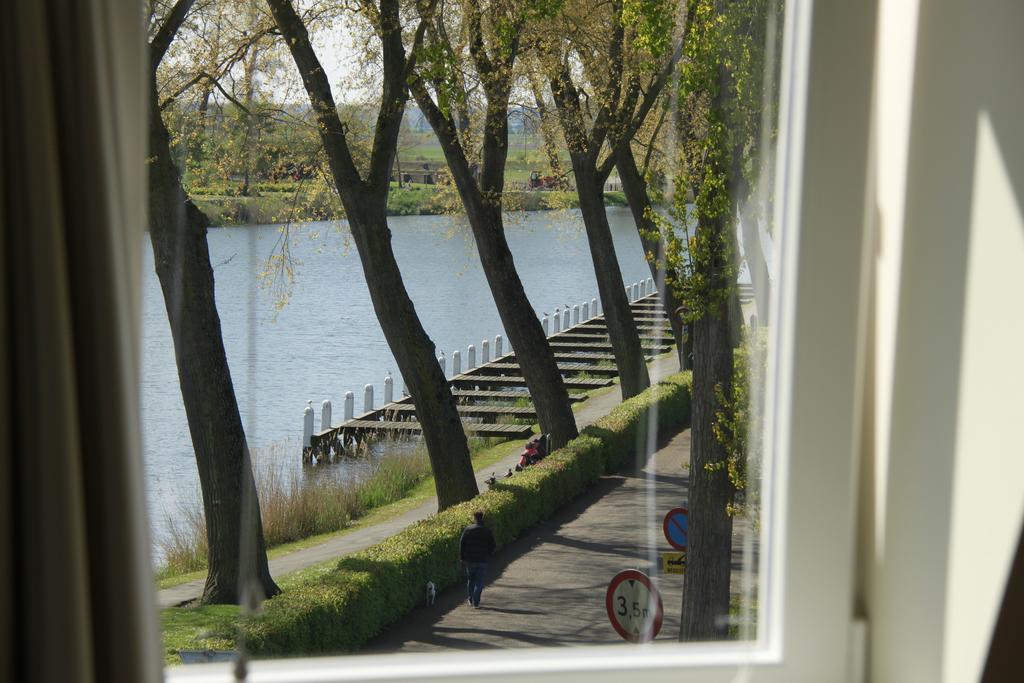 Hotel Sanders De Paauw Слёйс Экстерьер фото