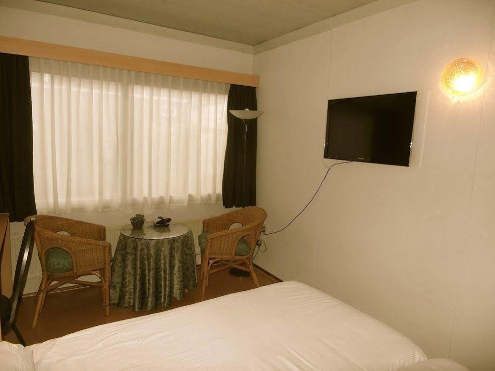 Hotel Sanders De Paauw Слёйс Экстерьер фото